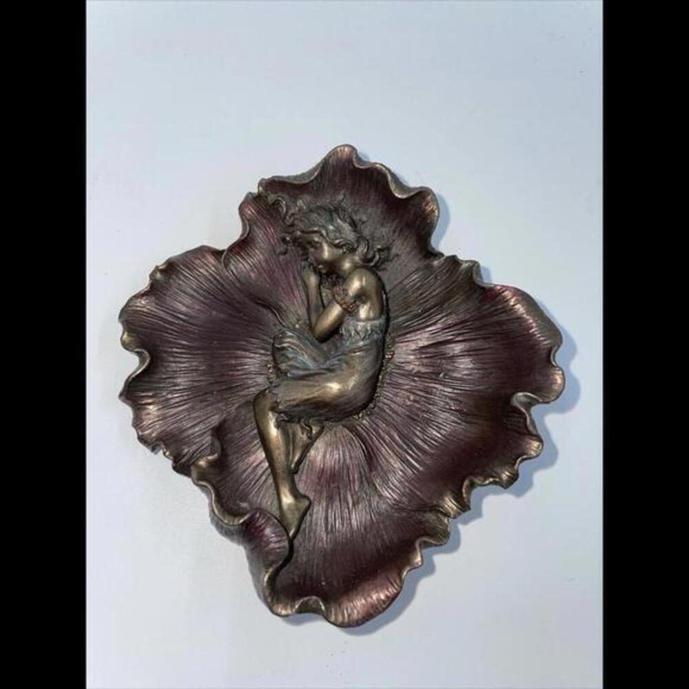 VERONESE Studio Collection Figurine Girl Sleeping In Flower 4”x4”